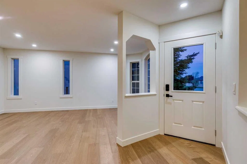 16 Simcrest Point SW, Calgary — photo 3 of 50