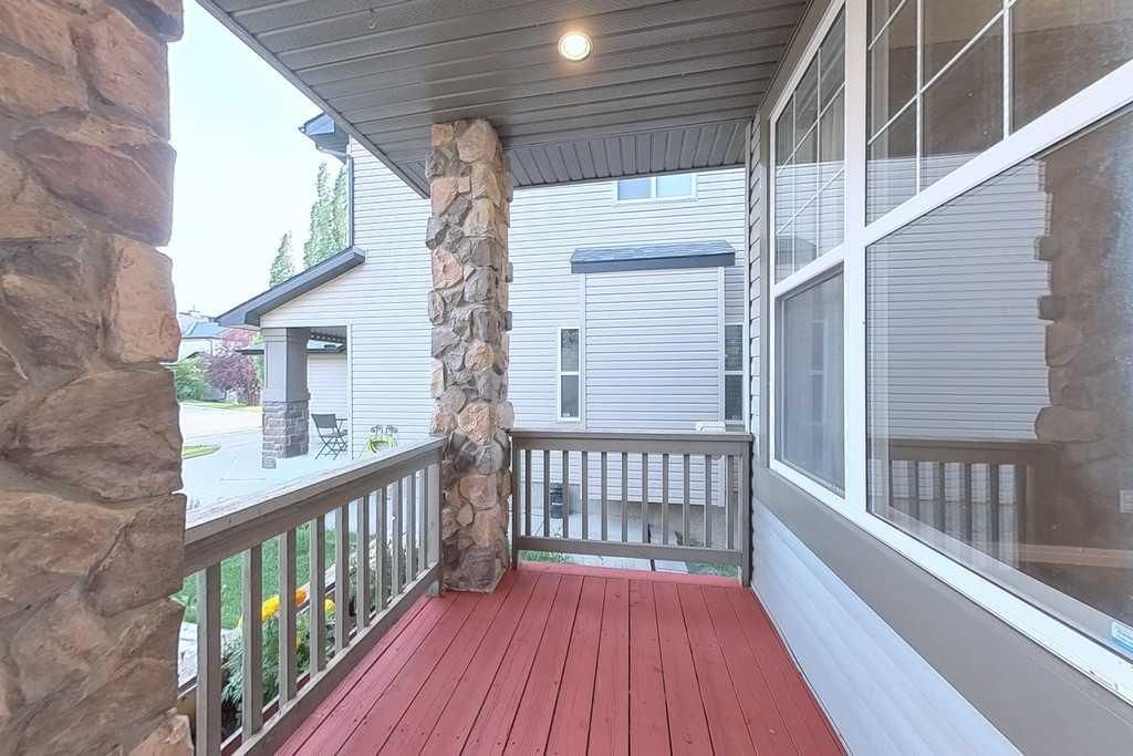149 Rockborough Green NW, Calgary — photo 5 of 50
