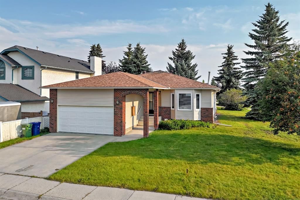 272 Woodside Road NW, Airdrie — photo 2 of 49