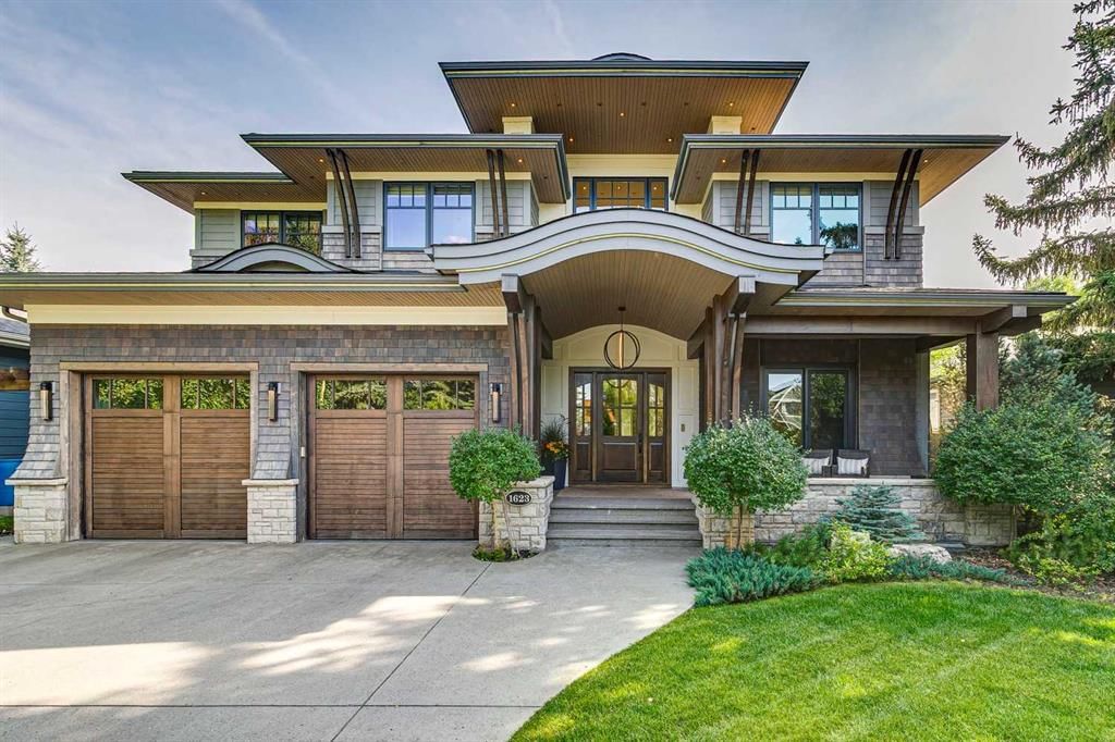1623 49 Avenue SW, Calgary — main listing photo