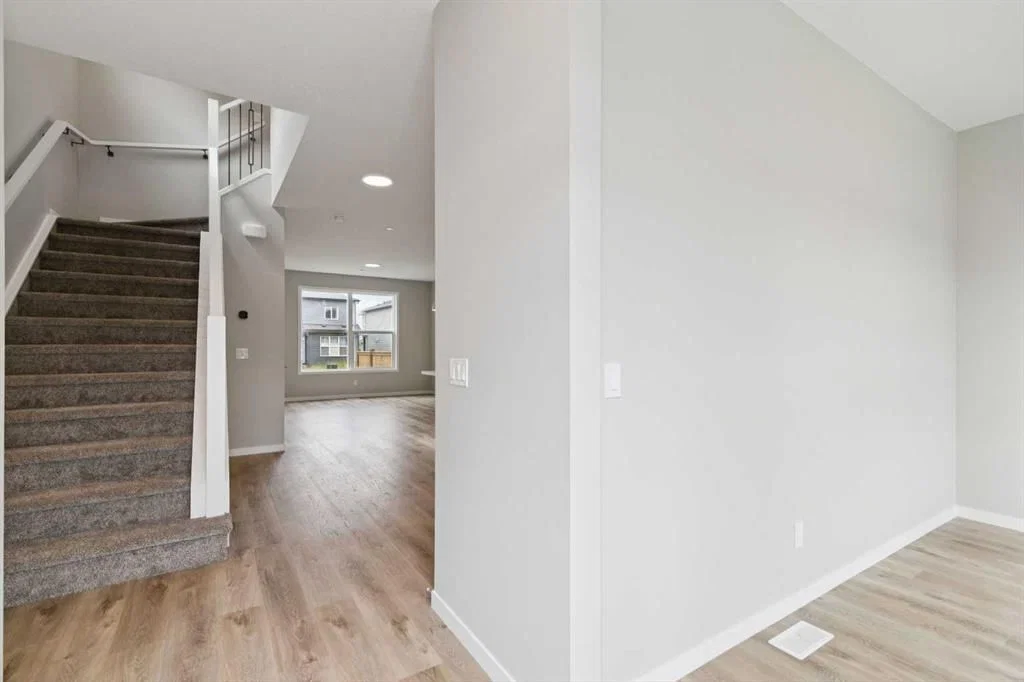 413 Hotchkiss Drive SE, Calgary — photo 2 of 36