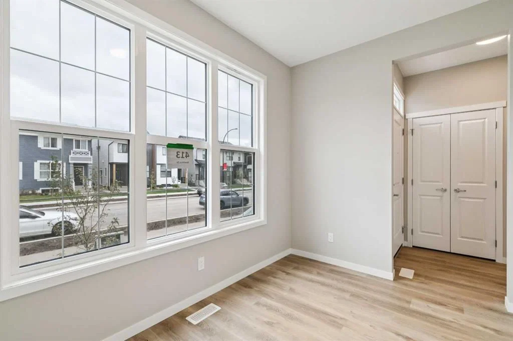 413 Hotchkiss Drive SE, Calgary — photo 5 of 36