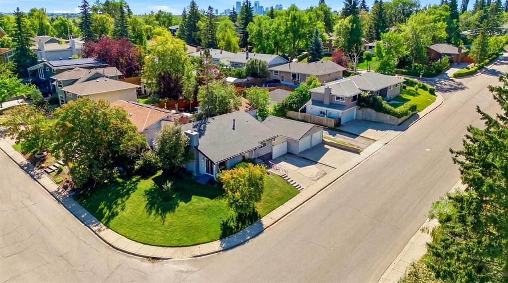 2445 Cherokee Drive NW, Calgary — main listing photo