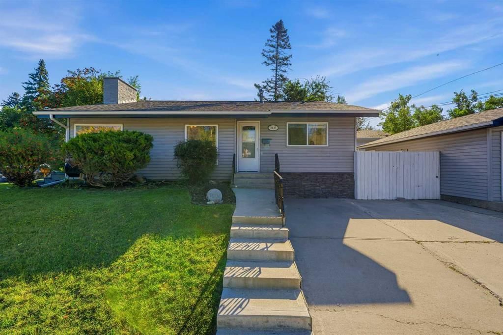 2445 Cherokee Drive NW, Calgary — photo 2 of 40