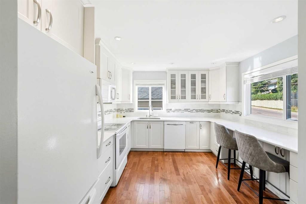 2445 Cherokee Drive NW, Calgary — photo 4 of 40