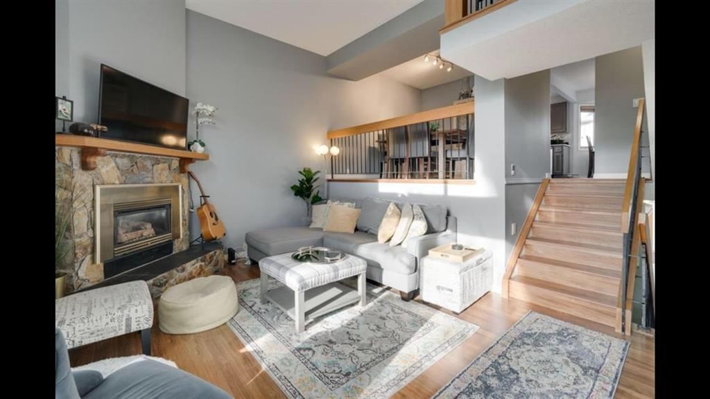 164 Glamis Terrace SW, Calgary — photo 4 of 26