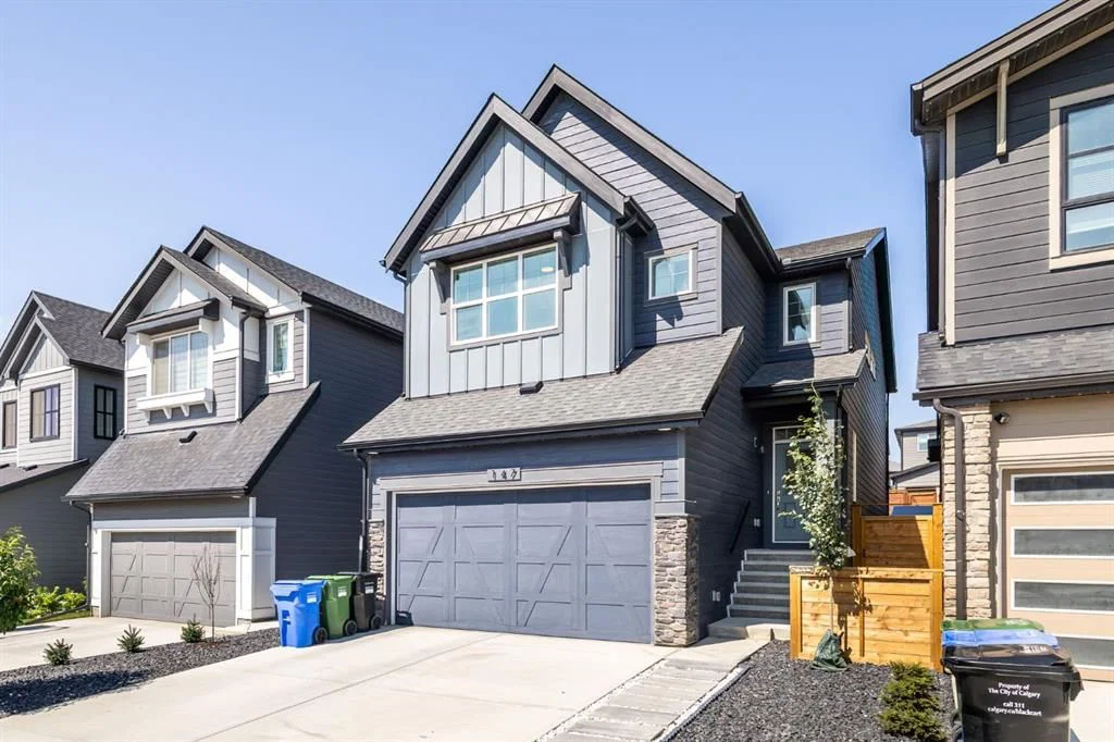 147 Royston Rise NW, Calgary — photo 2 of 40