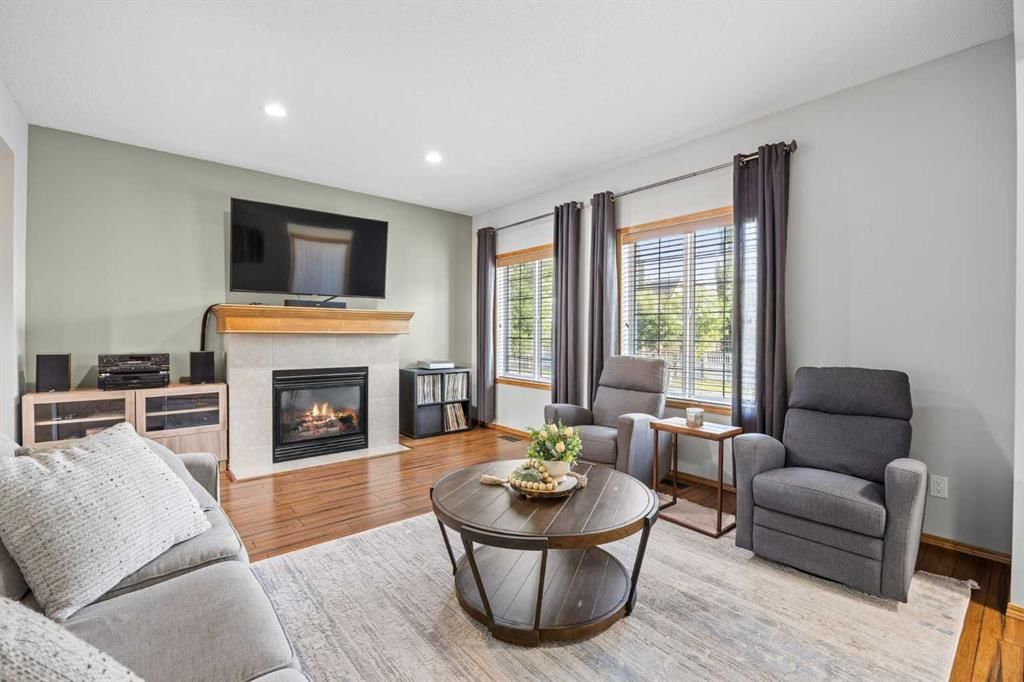 4446 Elgin Avenue SE, Calgary — photo 5 of 50