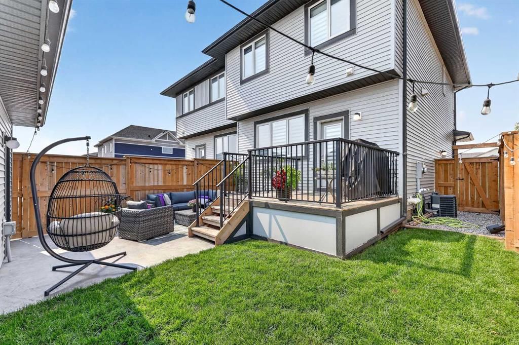 132 Creekside Drive SW, Calgary — photo 2 of 32