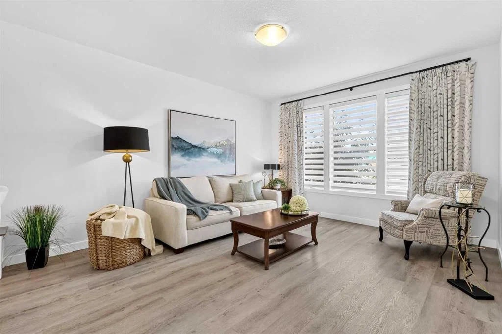 132 Creekside Drive SW, Calgary — photo 4 of 32