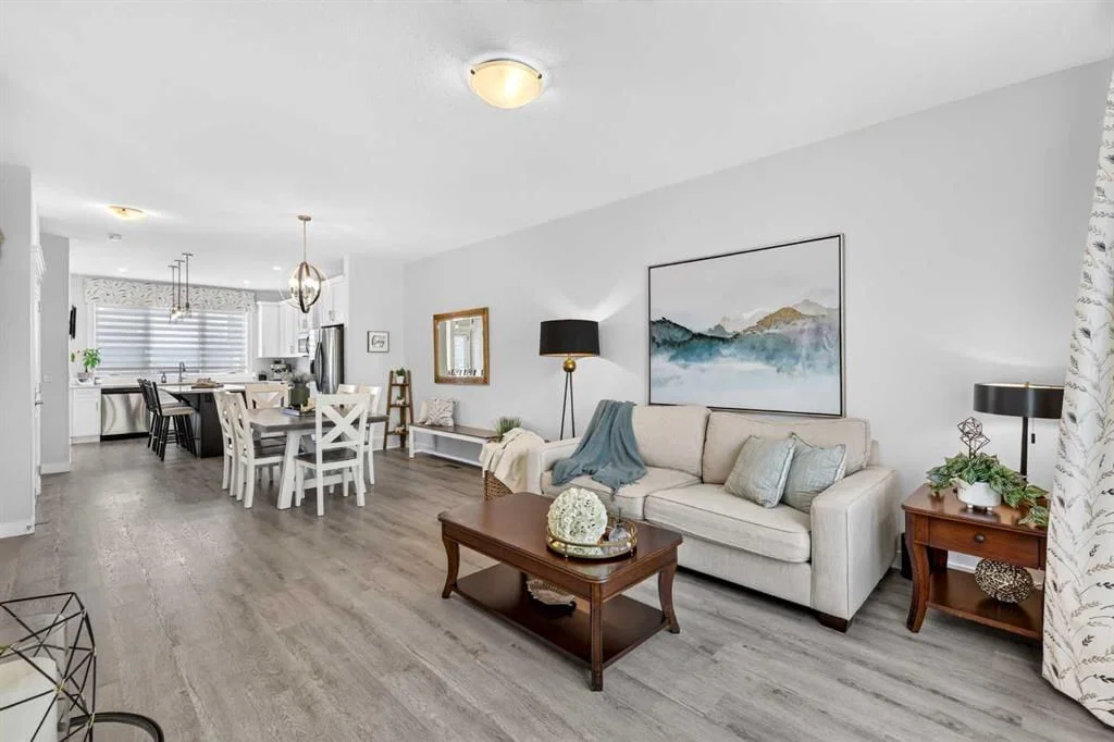 132 Creekside Drive SW, Calgary — photo 5 of 32