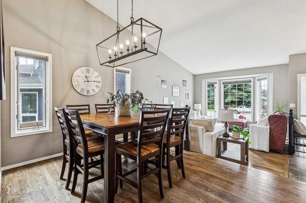 190 Mt Robson Close SE, Calgary — photo 4 of 50