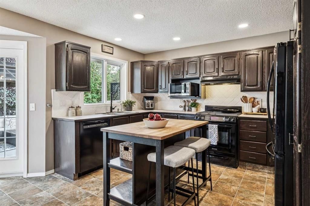 190 Mt Robson Close SE, Calgary — photo 5 of 50