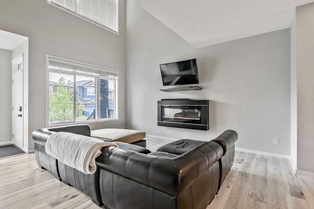 532 Belmont Heath SW, Calgary — photo 5 of 31