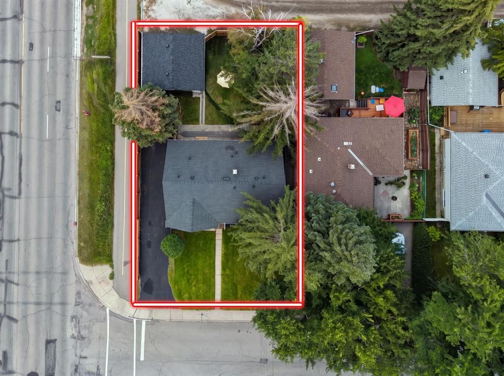 8304 11 Street SW, Calgary — photo 4 of 43