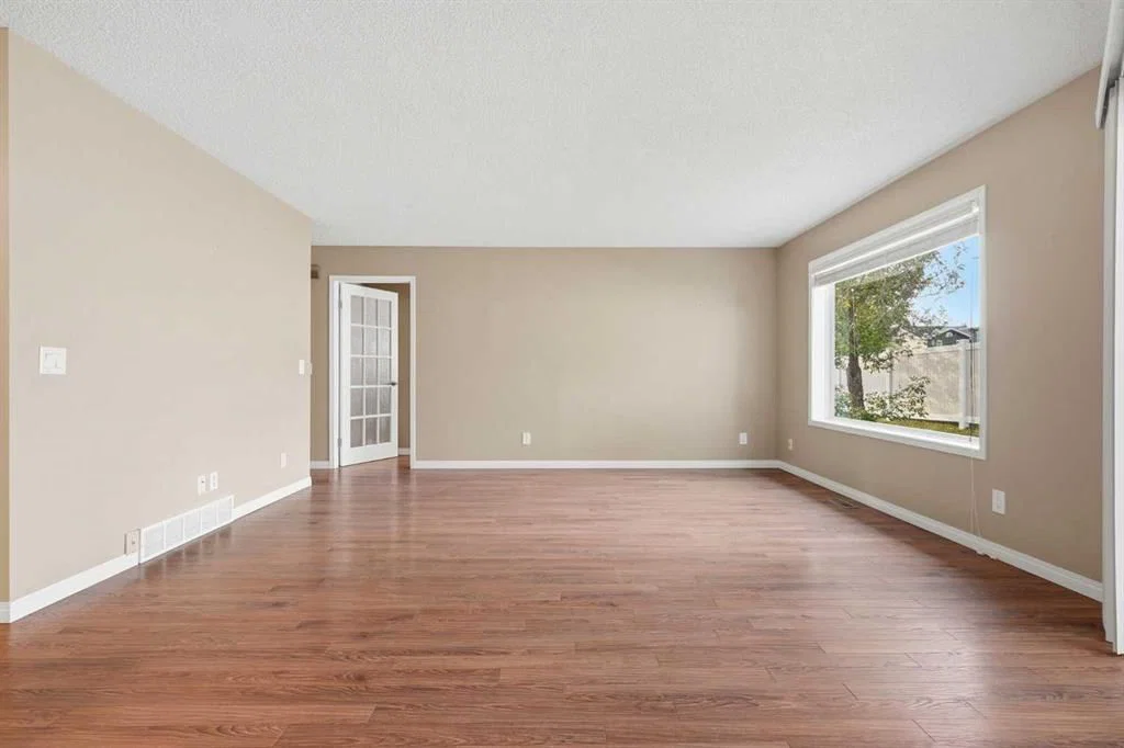 11 Macewan Park Heights NW, Calgary — photo 4 of 40