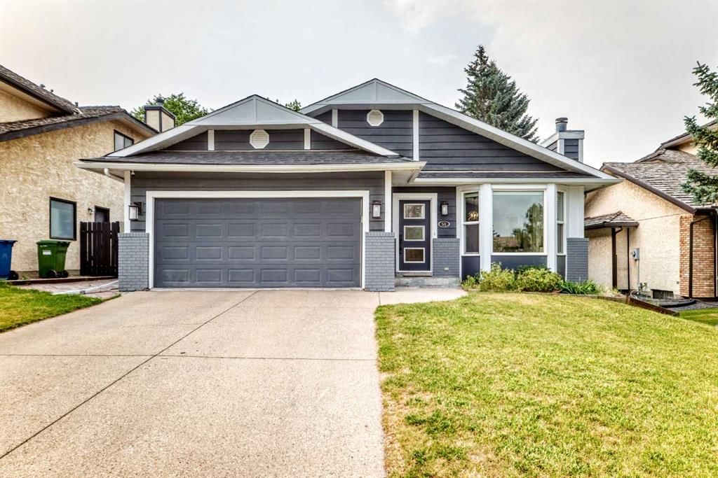 51 Strathaven Circle SW, Calgary — main listing photo