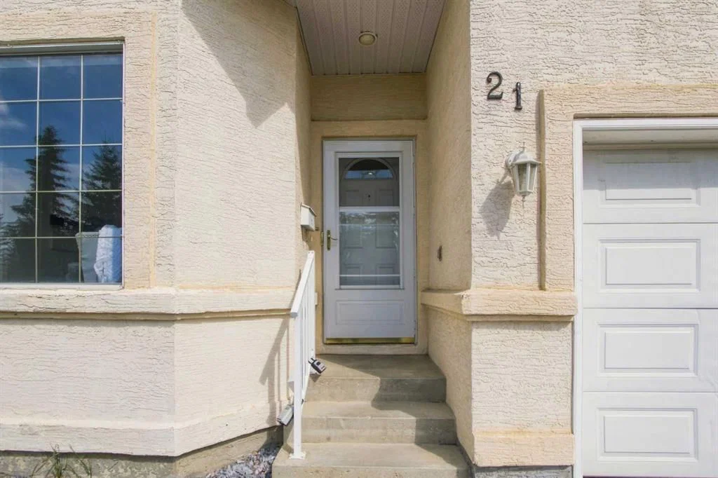 21 Scimitar Heath NW, Calgary — photo 2 of 32