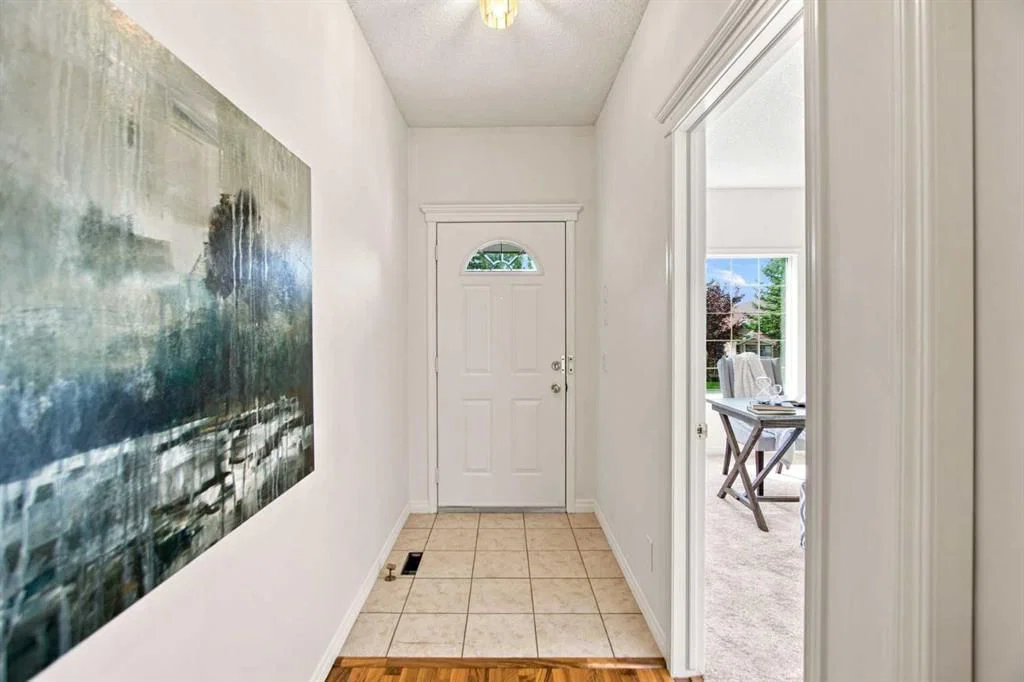 21 Scimitar Heath NW, Calgary — photo 3 of 32