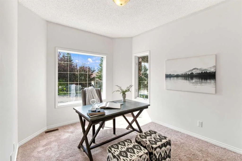 21 Scimitar Heath NW, Calgary — photo 4 of 32
