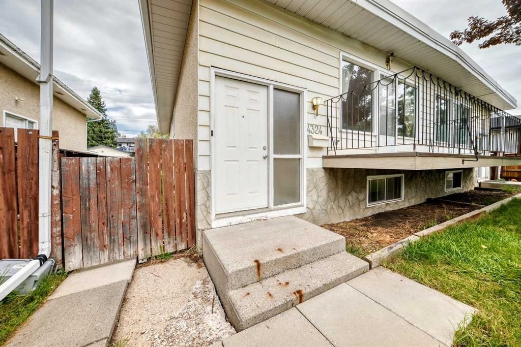 4324 Dalhousie Drive NW, Calgary — photo 2 of 47