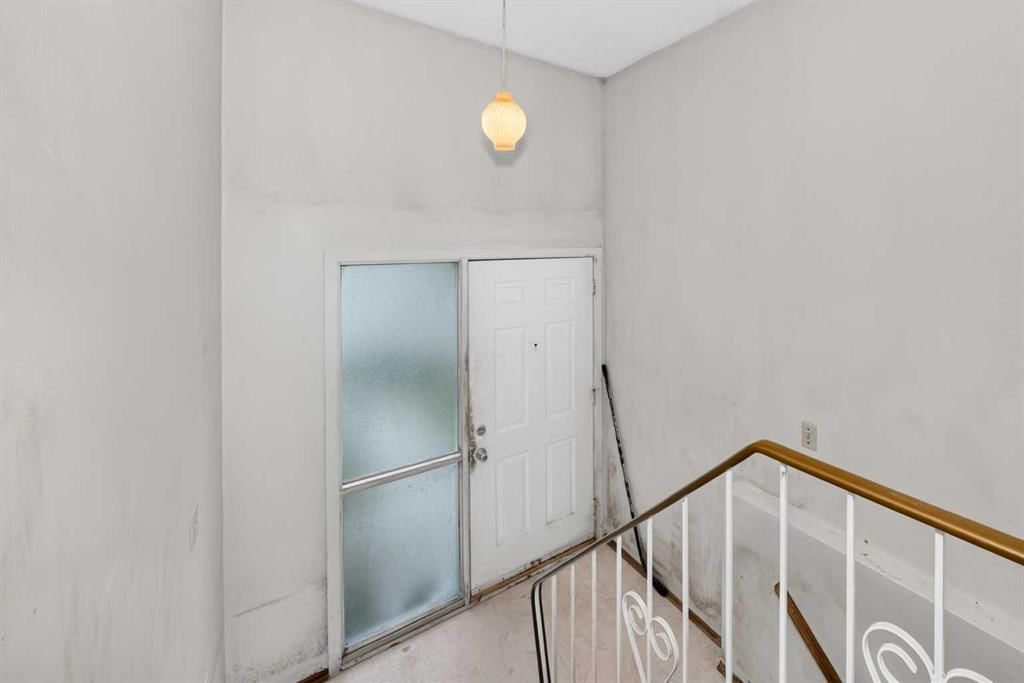 4324 Dalhousie Drive NW, Calgary — photo 3 of 47