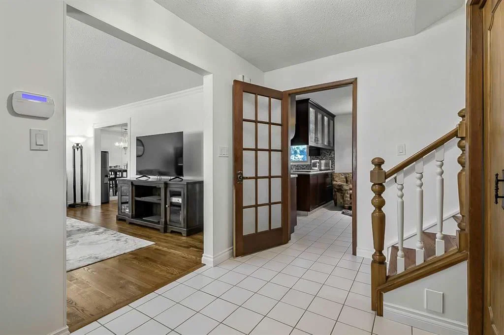 544 Willingdon Boulevard SE, Calgary — photo 3 of 32