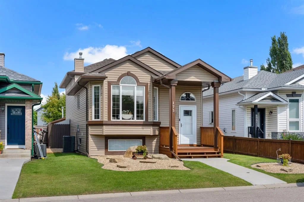 173 Harvest Rose Circle NE, Calgary — main listing photo