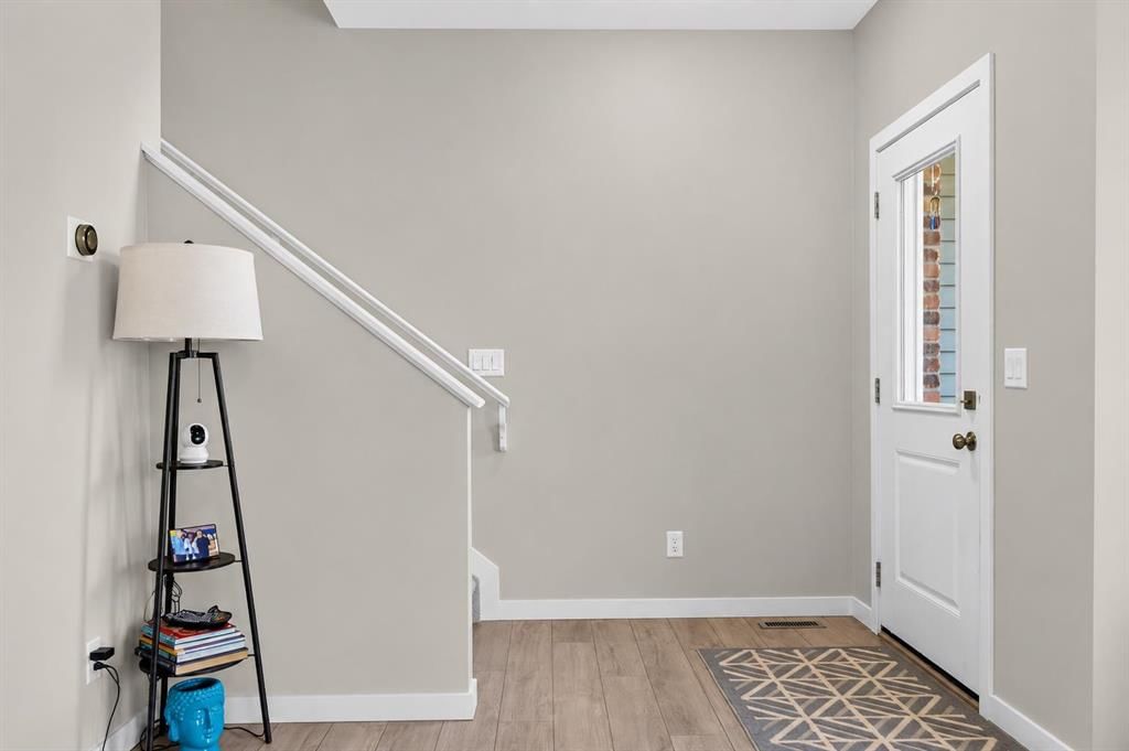 1079 Lanark Boulevard SE, Airdrie — photo 4 of 34