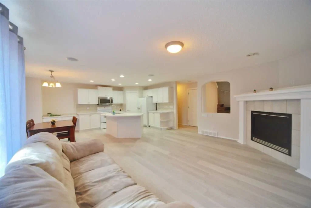 133 Panamount Court NW, Calgary — photo 4 of 32