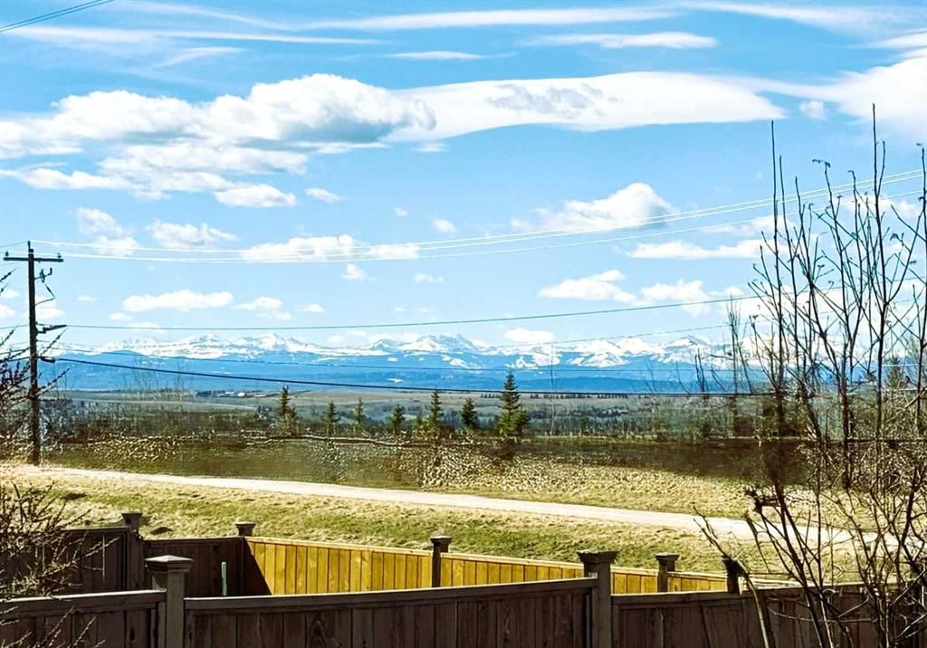 13 Tuscany Ridge Mews NW, Calgary — main listing photo
