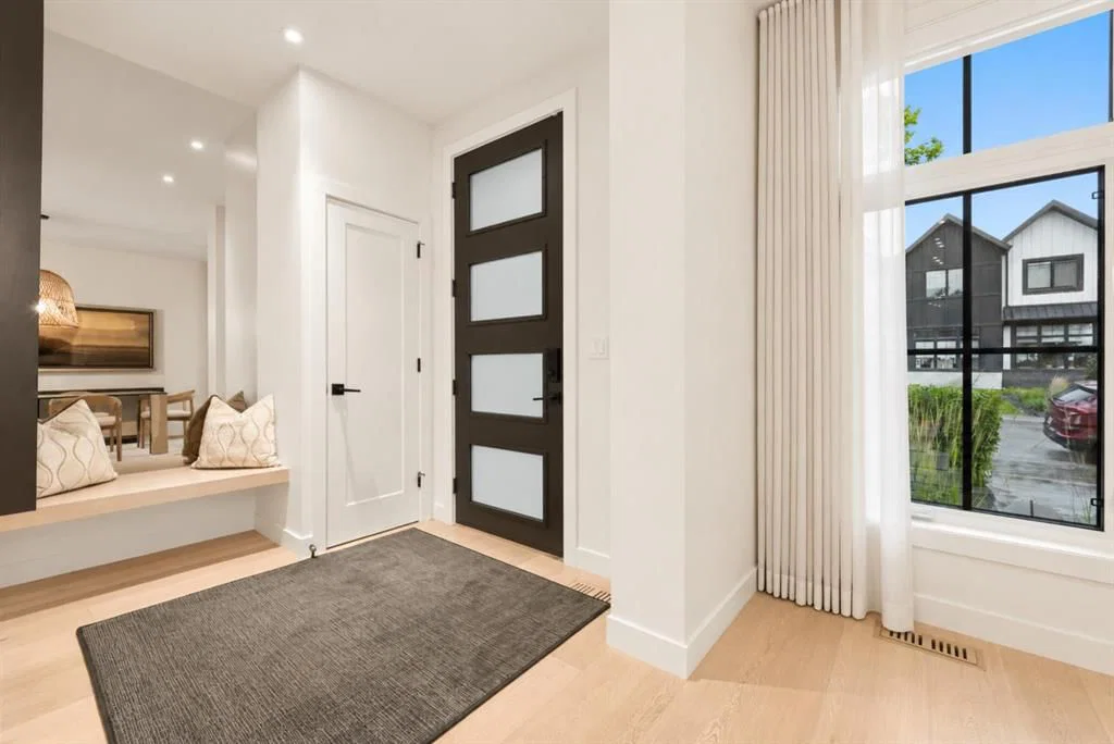 2820 36 Street SW, Calgary — photo 4 of 49