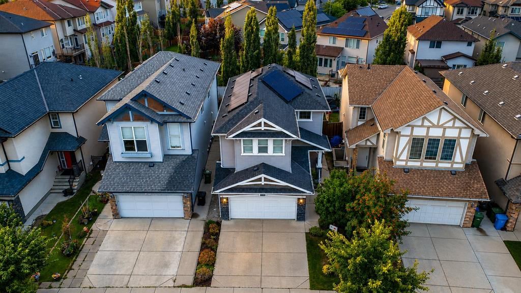 725 NEW BRIGHTON Drive SE, Calgary — photo 4 of 41
