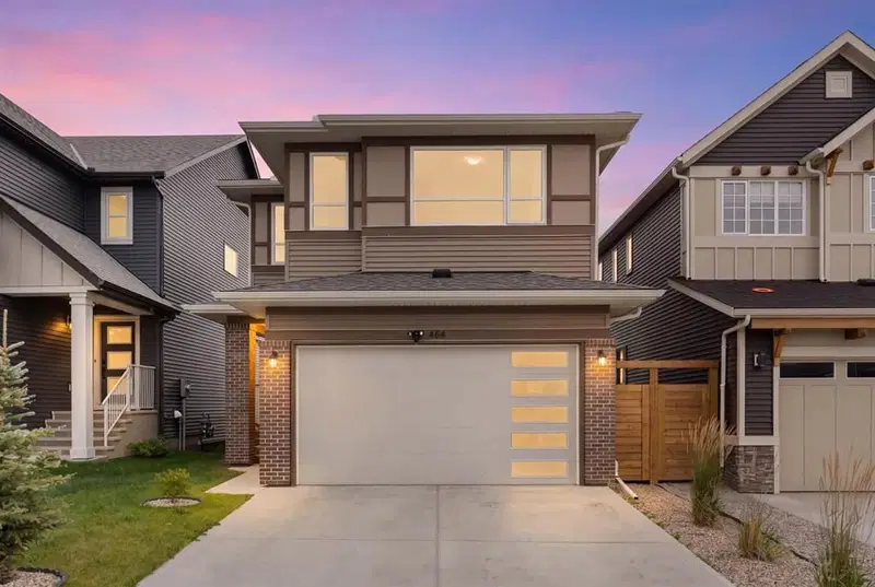 464 Lawthorn Way SE, Calgary — detached for sale