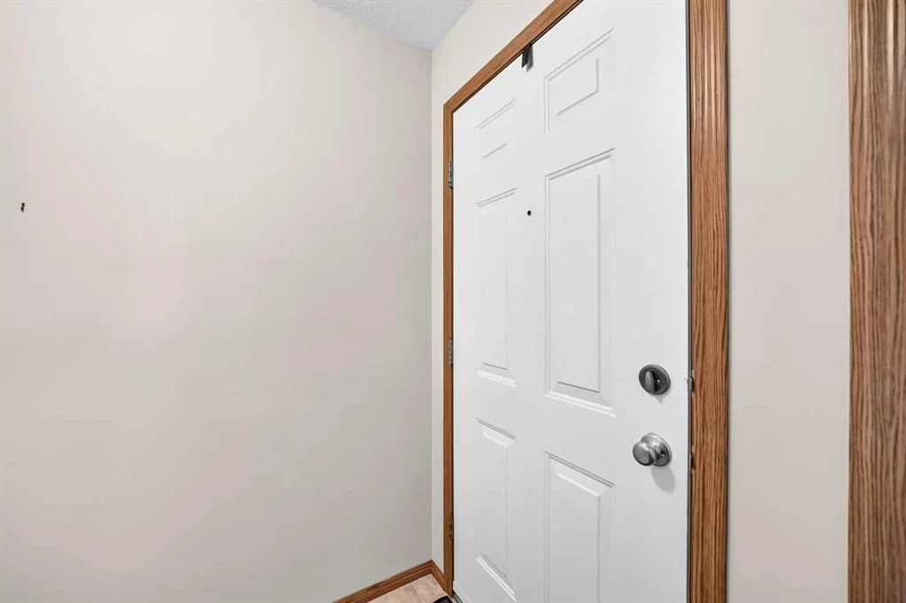 20 Everstone Place SW, Calgary — photo 3 of 31