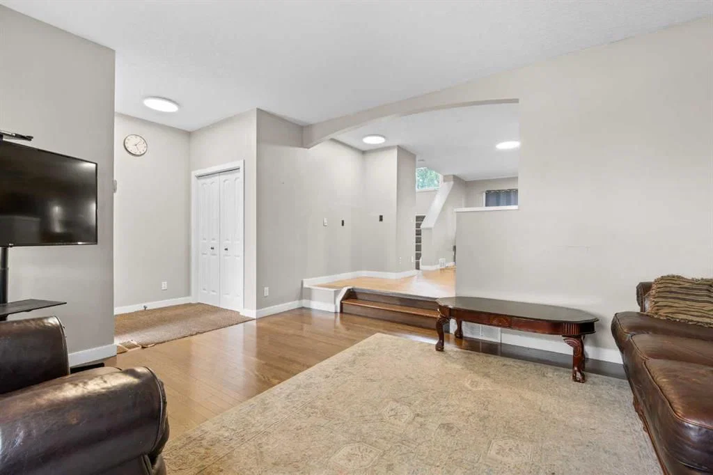 303 Saddlebrook Way NE, Calgary — photo 3 of 22