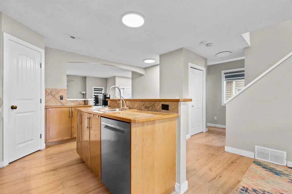 303 Saddlebrook Way NE, Calgary — photo 4 of 22