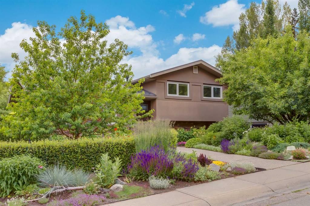 4903 Carney Road NW, Calgary — photo 2 of 45