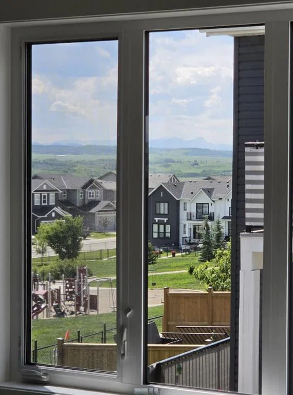 69 Heritage Park, Cochrane — photo 4 of 36