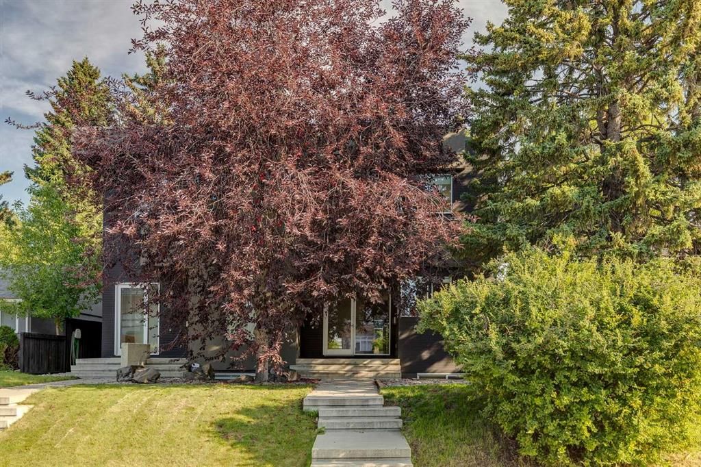 2218 32 Avenue SW, Calgary — main listing photo