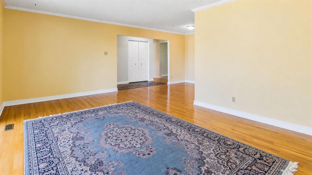 1027 Lake Sylvan Drive SE, Calgary — photo 4 of 49