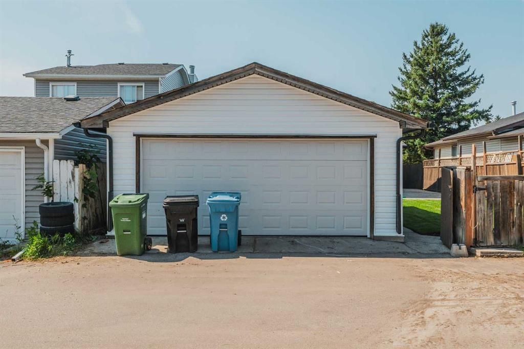 20 Castlegrove Way NE, Calgary — photo 3 of 47