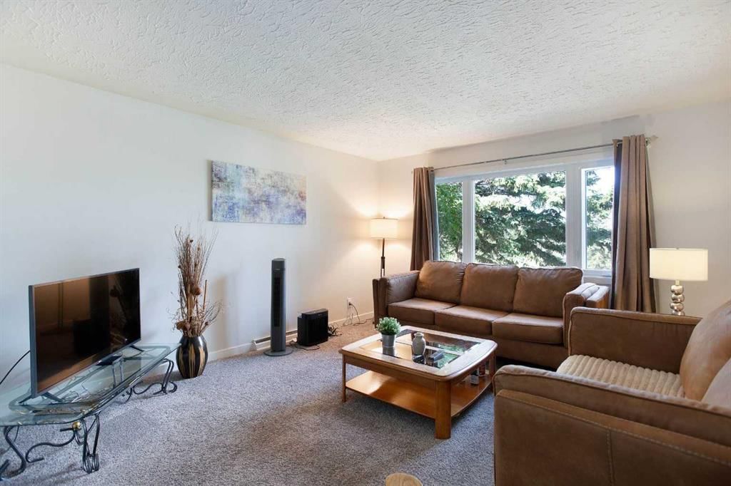 3222/3224 14 Street NW, Calgary — photo 3 of 22