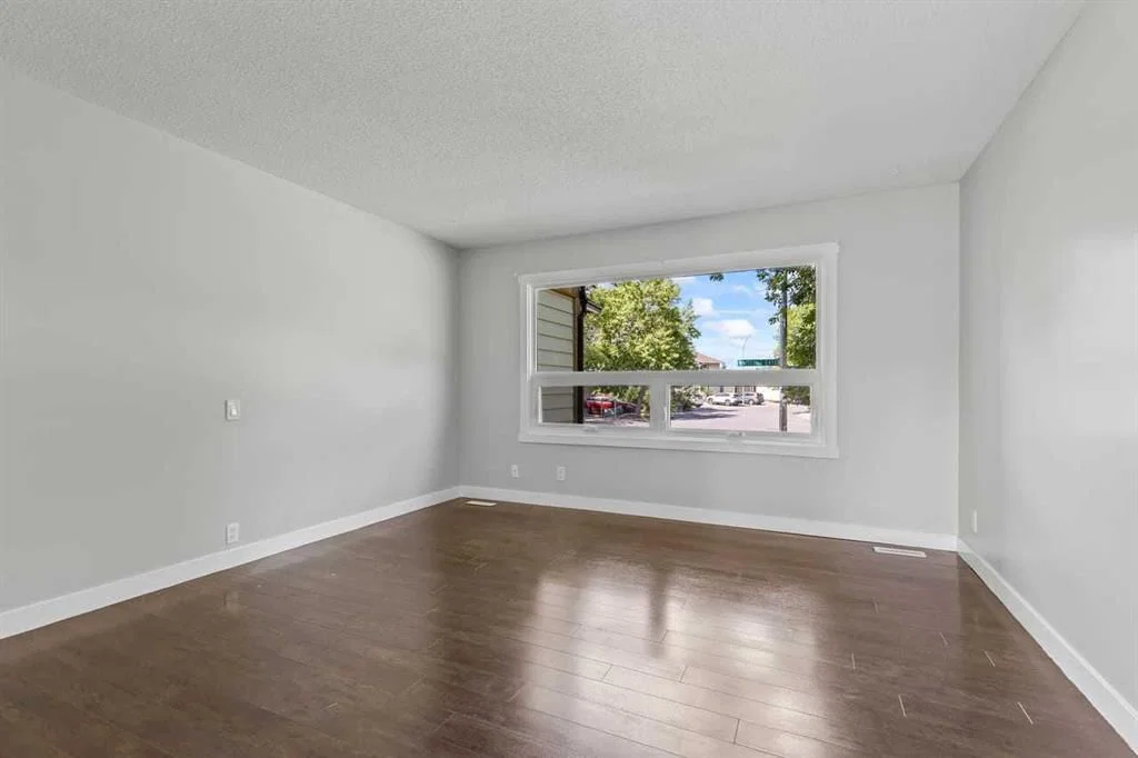 767 Whitehill Way NE, Calgary — photo 3 of 40