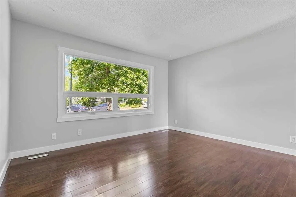 767 Whitehill Way NE, Calgary — photo 4 of 40