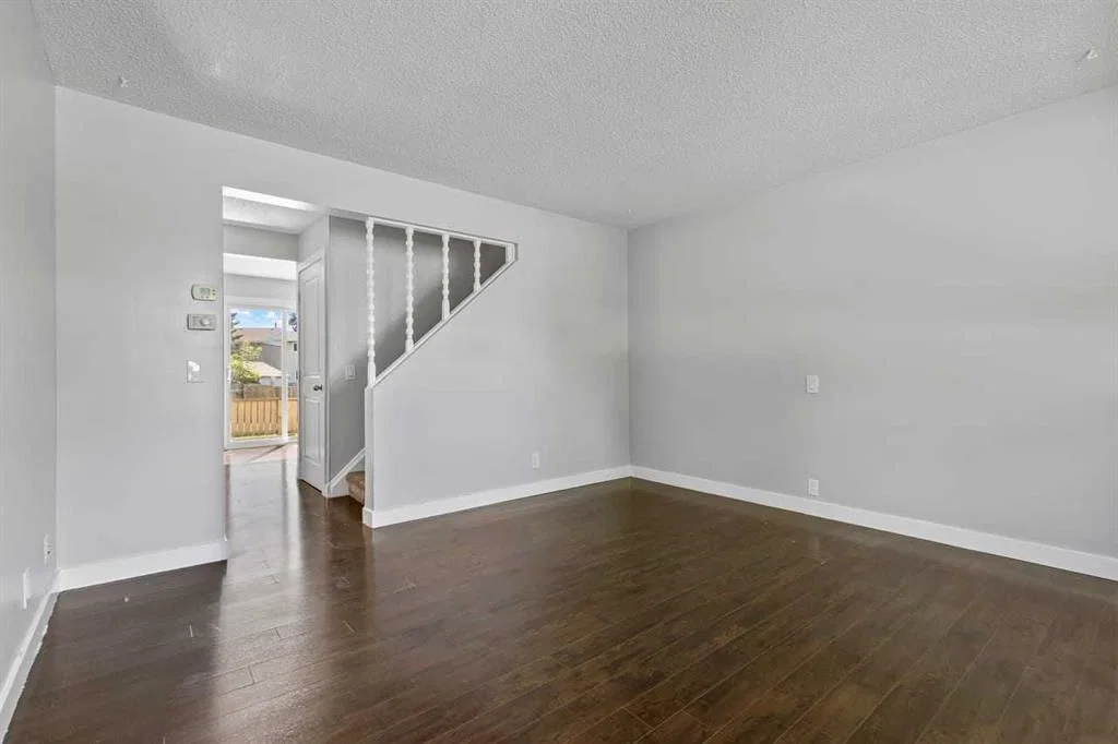 767 Whitehill Way NE, Calgary — photo 5 of 40
