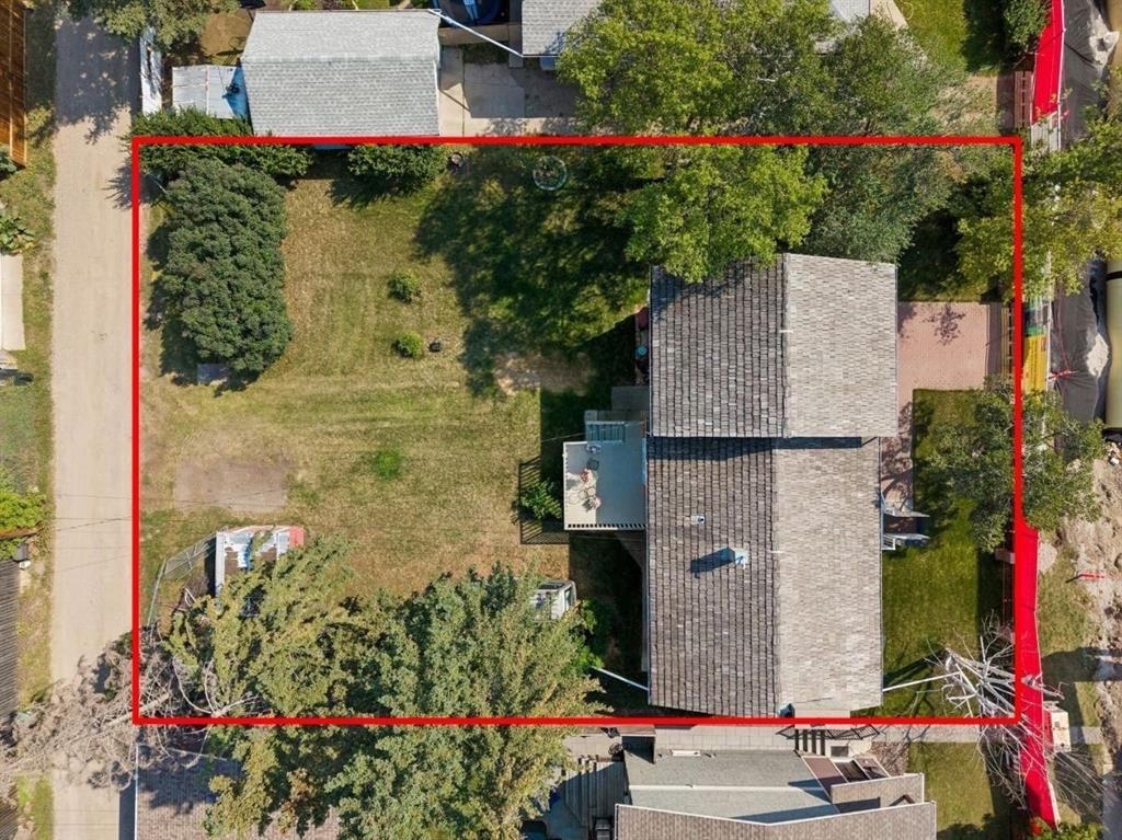 8832 34 Avenue NW, Calgary — main listing photo