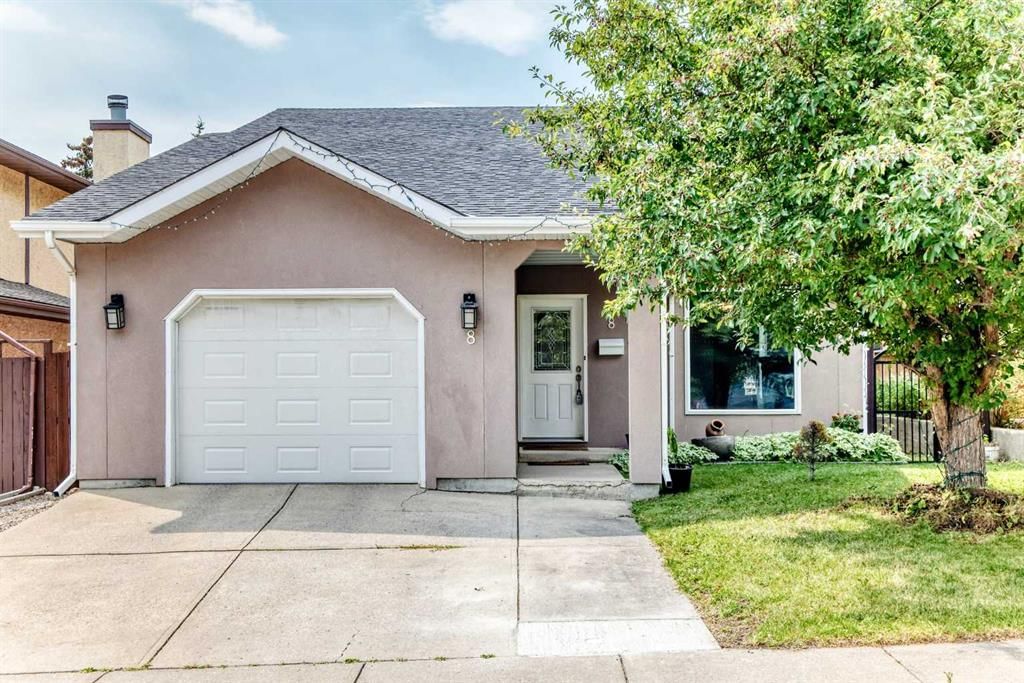 8 Hawkfield Crescent NW, Calgary — photo 2 of 44