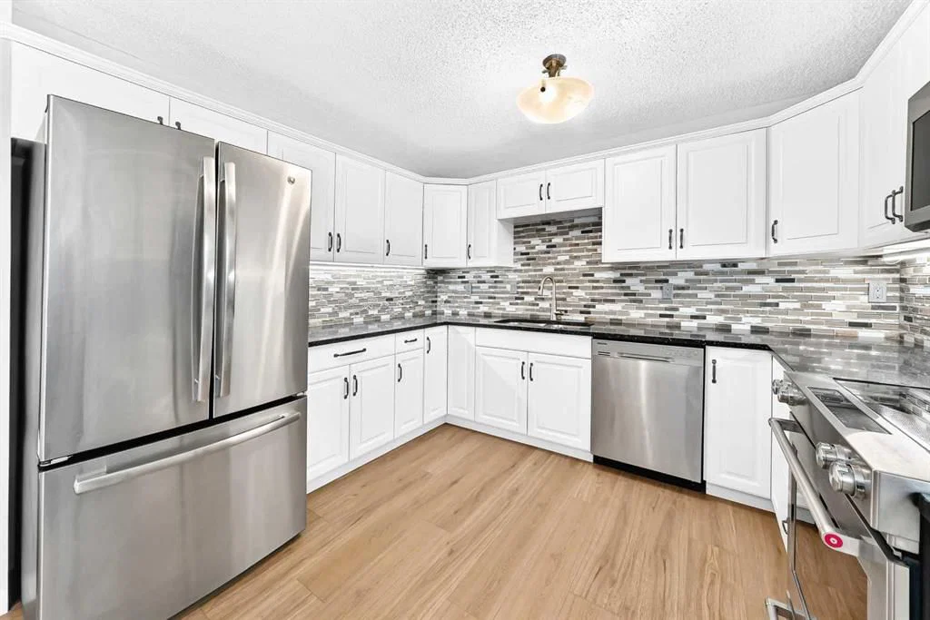 8 Hawkfield Crescent NW, Calgary — photo 5 of 44
