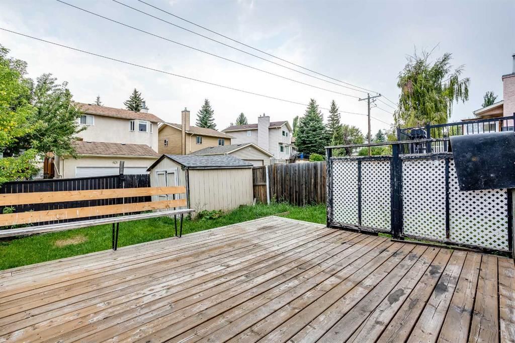 127 Shawinigan Drive SW, Calgary — photo 4 of 29